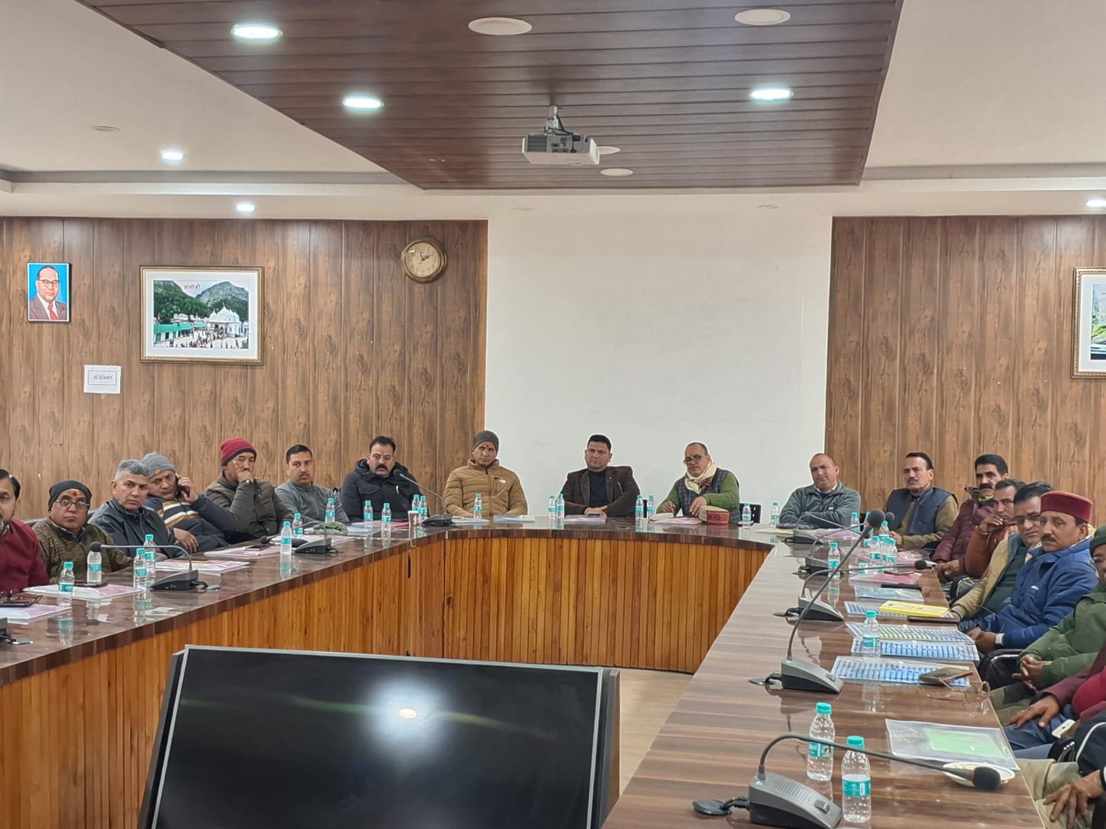 पौराणिक माघ मेले के अवसर पर जिला पंचायत उत्तरकाशी ने आयोजित की पत्रकार  गोष्ठी ।