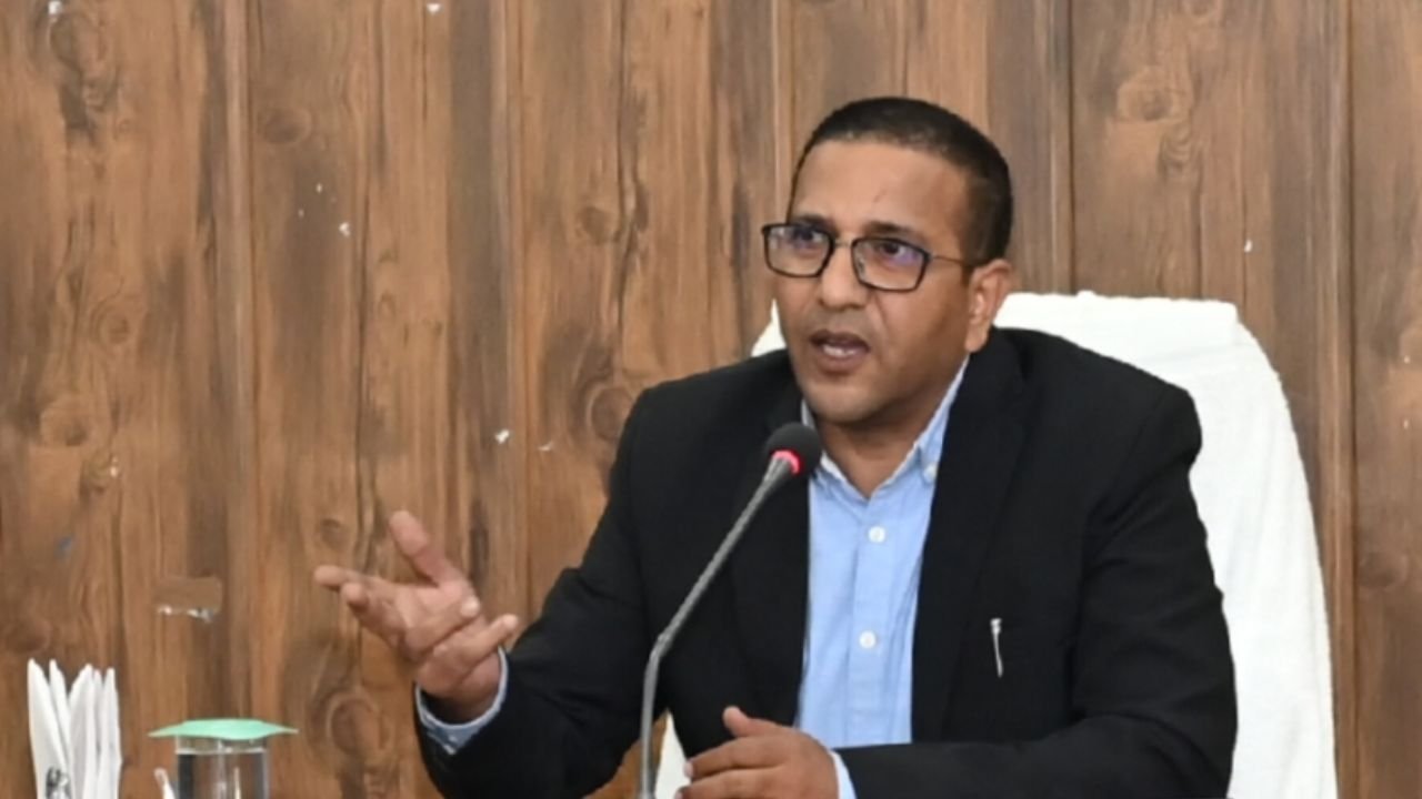 बढ़ती वनाग्नि की घटनाओं पर जिलाधिकारी गंभीर, ग्राम स्तर पर वीडीओ और वीपीडीओ की जिम्मेदारी की जाए सुनिश्चित