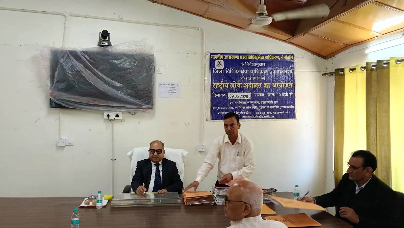 जिला न्यायालय परिसर उत्तरकाशी एंव बाहय न्यायालय न्यायिक मजिस्ट्रेट पुरोला तथा बडकोट में उत्तरकाशी में राष्ट्रीय लोक अदालत’ का सफल आयोजन किया गया।