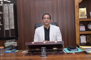 उत्तरकाशी सिल्क्यारा टनल निर्माण कार्य में  टनल की कंक्रीट (शॉटक्रीट) लाइनिंग का एक ब्लॉक टूटकर गिरने से एक श्रमिक की मौत
