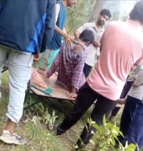 धनारी में भालू के हमले से एक व्यक्ति घायल जिला चिकित्सालय में भर्ती के बाद हायर सेंटर देहरादून रेफर