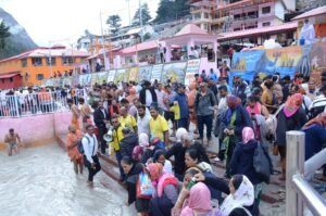 अब तक 35 हजार से अधिक श्रद्धालुओं कर चुके कांवड़ यात्रा   जिलाधिकारी ने सभी व्यवस्थाएं दुरुस्त रखने के दिए निर्देश