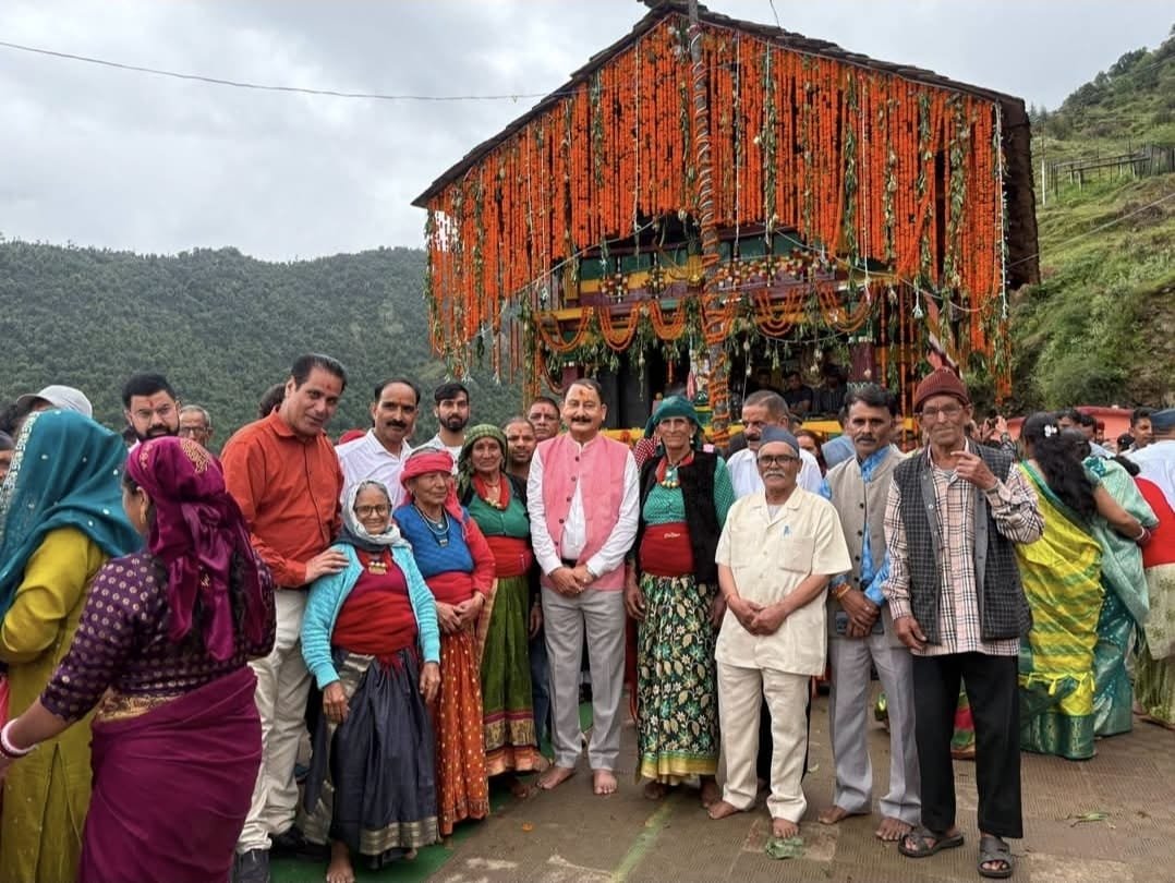 भेडू कु तमाशु पौराणिक मेले में उमड़ा जनसैलाब,आस्था का मेला • संस्कृति का संगम • नेताओं की मौजूदगी • चुनावी आहट ने बढ़ाई राजनीतिक सरगर्मी।  गंगोत्री विधायक सुरेश चौहान समेत जनपद के कई दिग्गज नेता पहुंचे, श्री सोमेश्वर देवता के दरबार में टेका माथा