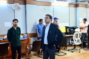 कालिंदी बेस और ऑडिन कोल से 40 ट्रेकर्स का सुरक्षित रेस्क्यू, जिलाधिकारी ने कंट्रोल रूम पहुंचकर लिया अभियान का जायजा