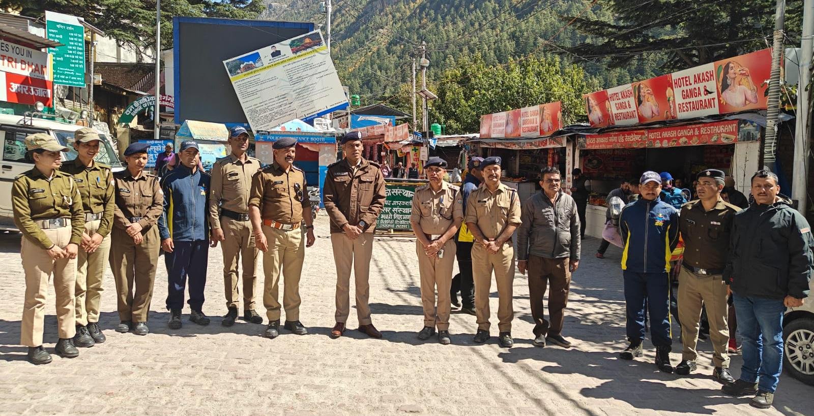गंगोत्री से गौमुख तक सुरक्षा व्यवस्था का एडीजी ने लिया जायजा दुर्गम क्षेत्रों में तैनात जवानों का बढ़ाया मनोबल, श्रद्धालुओं की सुरक्षा सर्वोच्च प्राथमिकता